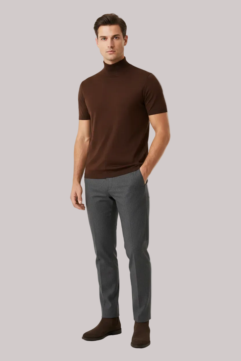 Bruine Turtleneck Model